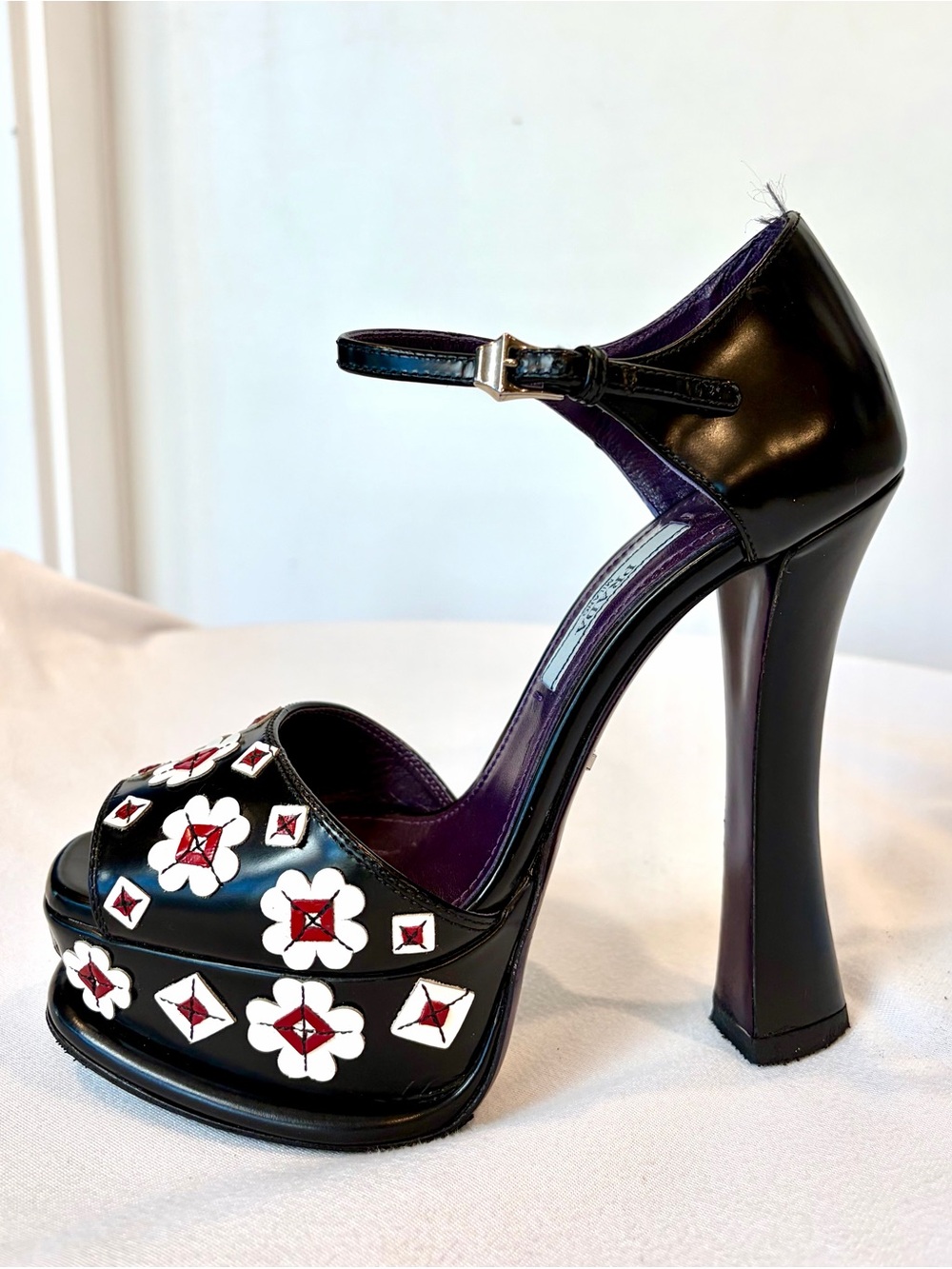 Prada 2012 Rare Platform Buckle Sandals w/floral appliqués, blk/white/red,36 - Picture 9 of 16
